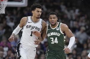 东西部周最佳？记者：文班和字母哥目前的表现远超其他人