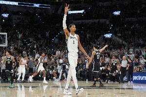 帕金斯：谁能告诉我在21岁的年纪文班的比赛有什么缺陷吗？在线等