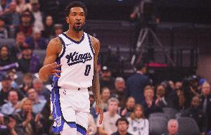 足够出色！蒙克替补10中7高效拿下15分1板1助1断 正负值+17