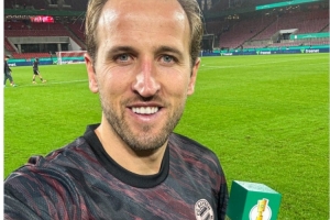 梅开二度，凯恩当选德国杯官方拜仁4-1科隆全场最佳球员