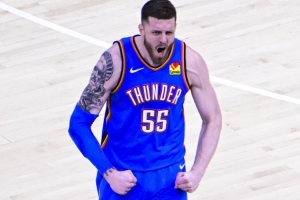 哈滕：仍在适应新投篮对抗规则 裁判只是在履行他们的职责