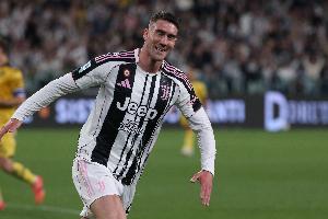 弗拉霍维奇尤文生涯前20场欧冠打进9球，近20年仅少于C罗、伊瓜因