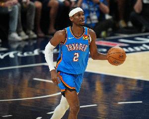 穿针引线！亚历山大半场6中2贡献12分7助2帽 罚球8中7