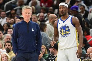 科尔：巴特勒今天场上又有些拉伤 他明天状态还是出战成疑