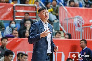 媒体人：广东全队配合还不够熟稔 球员们热衷单打 但有轮换优势