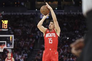 自信满满！谢泼德持球过半场 借掩护速射三分洞穿篮心