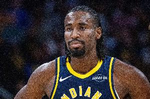 打得足够好！内史密斯10中7高效拿到25分1板4断 二&三节得分上双