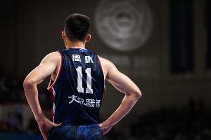 还有油！老将周鹏17分钟8中3拿到7分5板2助1断