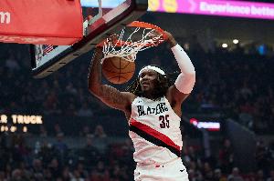 打得高效！罗威替补4中3拿到7分4板1断 命中三分球