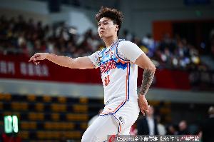 状态不俗！赵睿半场8中5&3记三分拿下13分3板2助