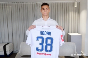 克罗地亚媒体：拜仁球探考察哈伊杜克19岁右后卫霍达克