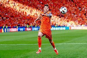 荷兰官方：韦霍斯特身体出现轻微不适，已离开国家队训练营