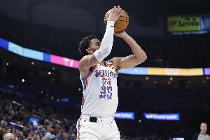 这么强的嘛！阿杰伊·米切尔半场11中5砍下12分2板2助2断