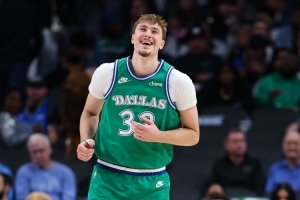 阿里纳斯：弗拉格才18&他得分基本都上双 除非受伤否则他不会水