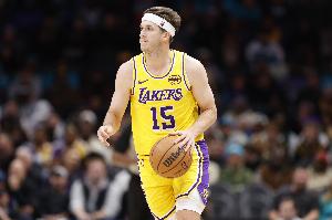 状态不佳！里夫斯半场7中2仅拿8分2板1助 3失误