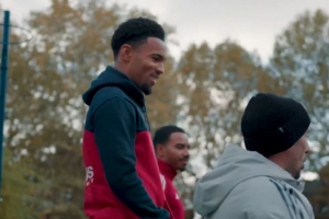 足球生涯开始的地方❤️恩瓦内里回小学母校，与孩子们互动