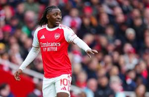 埃泽国家队生涯前3球皆为替补出场攻入，英格兰队史第二人