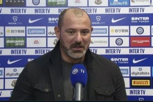 斯坦科维奇辞去莫斯科斯巴达主帅职务，此前用三种语言对记者发泄